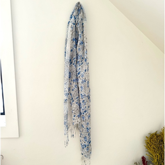 Ann Taylor Accessories - Ann Taylor Blue floral scarf